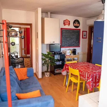 La Conca Apartment: A View On The Aqueduct