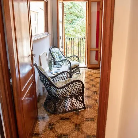 La Conca Apartment: A View On The Aqueduct Apartment