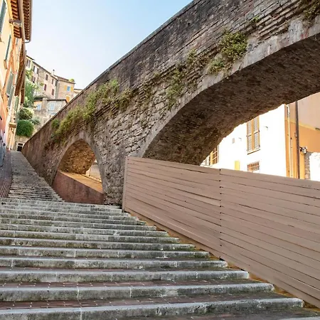 La Conca Apartment: A View On The Aqueduct