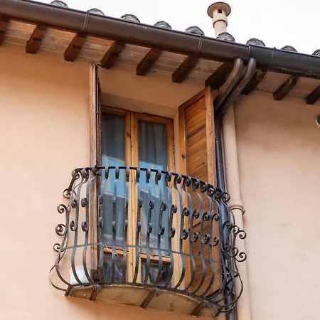 La Conca Apartment: A View On The Aqueduct