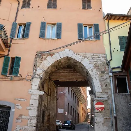 La Conca Apartment: A View On The Aqueduct