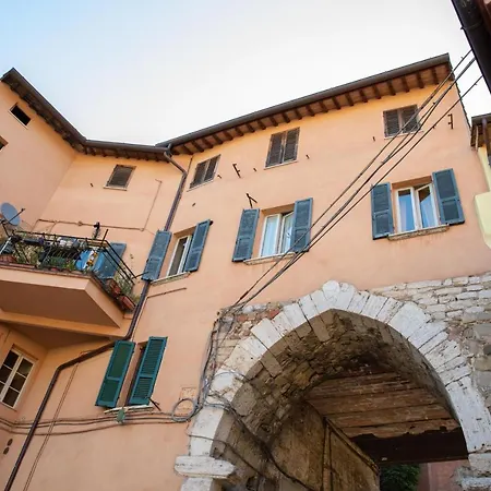 La Conca Apartment: A View On The Aqueduct